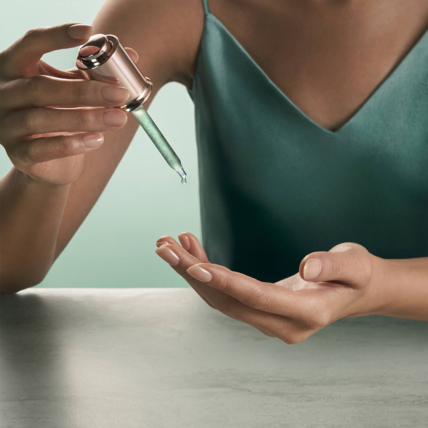 La Mer The Micro Peel Oil