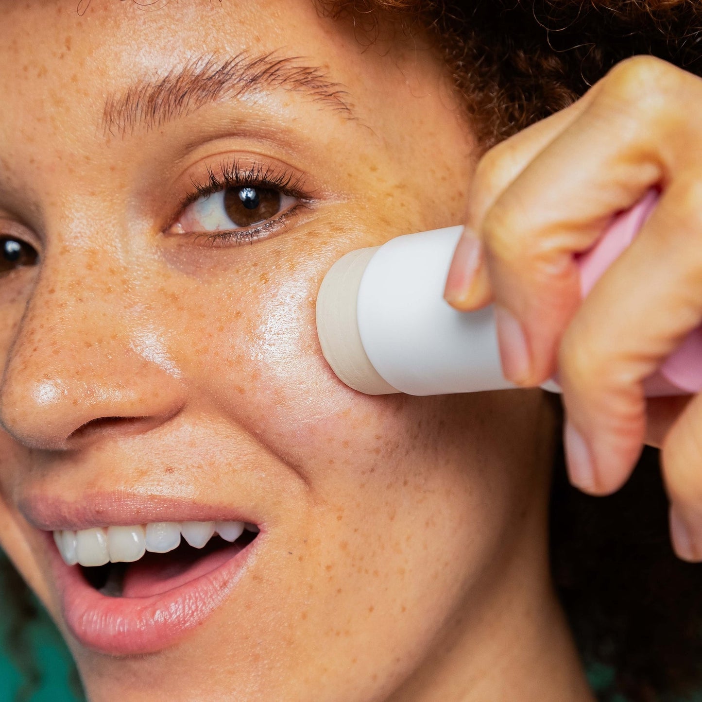 Hello Sunday the shimmer one- Mineral Glow Stick SPF45